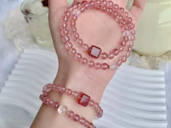 Natural strawberry crystal crystal bracelet